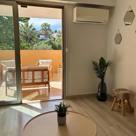 Piscine Et Parking Proche Cannes Mandelieu