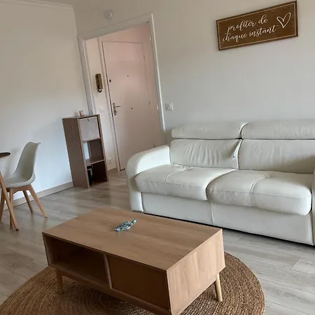 Piscine Et Parking Proche Cannes ماندوليو لا نابول